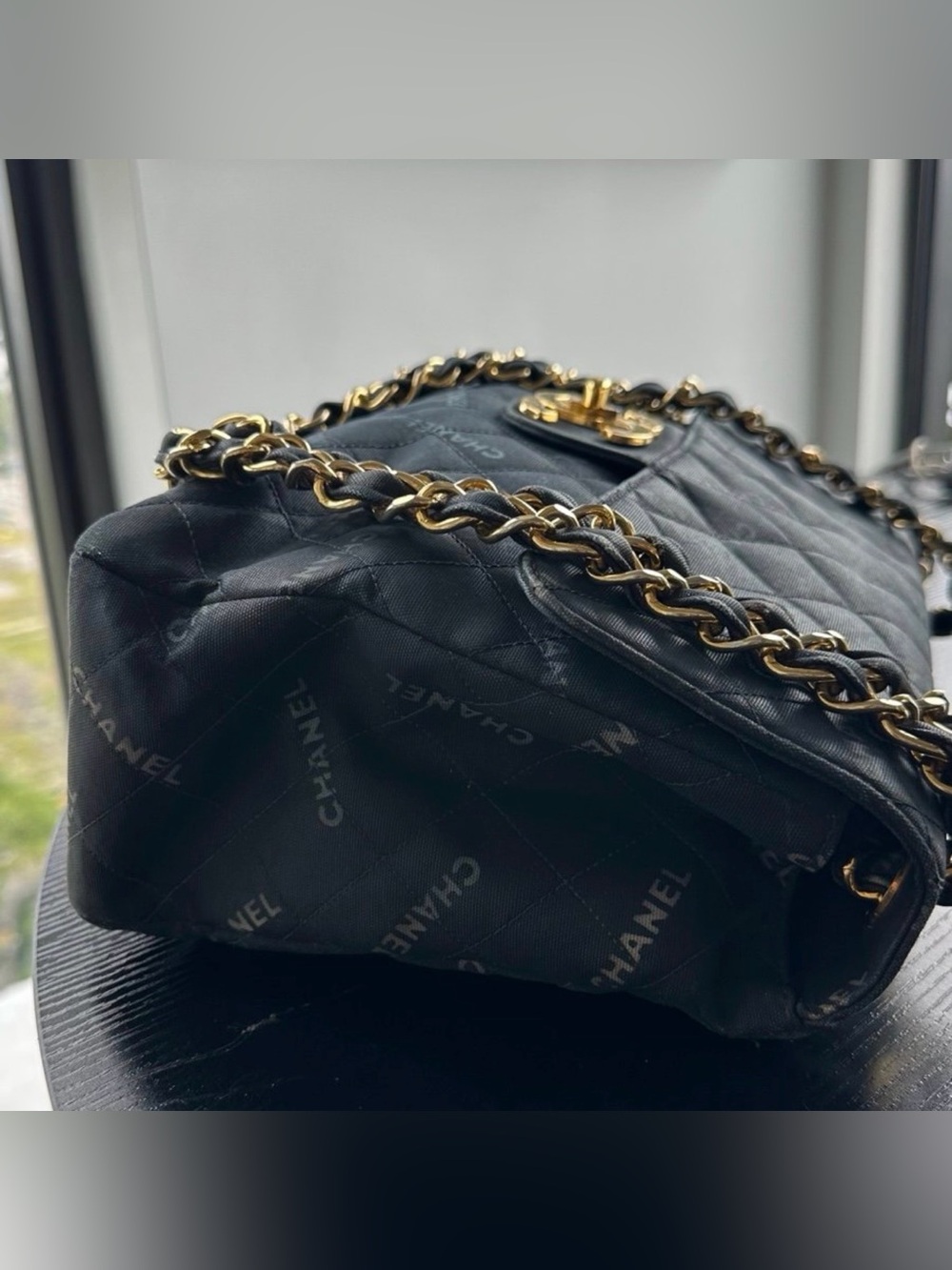 CHANEL Black Quilted Lambskin Shoulder Bag with Gold Hardware - Picture 4 of 13